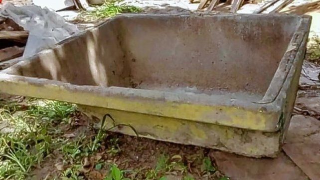 Concordia: murió un niño tras ser aplastado por una pileta de lavar