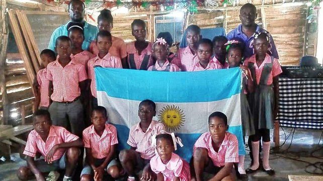 Acción benéfica con escuela de Haití. Acción benéfica con escuela de Haití.