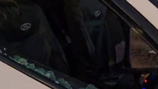 Adolescente golpeó a policías y destruyó patrulleros: Adolescente golpeó a policías y destruyó patrulleros: