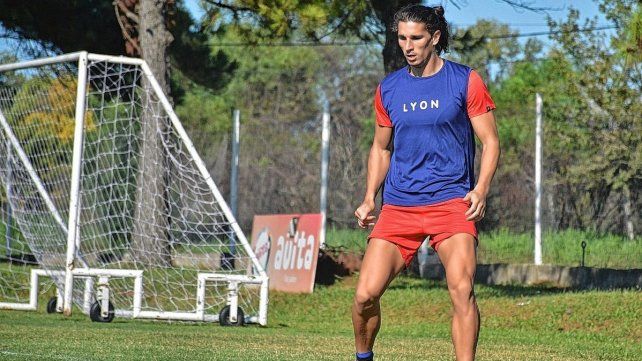 Dylan Gissi trabajó a la par del plantel en el entrenamiento que Patronato llevó adelante en el predio La Capillita.