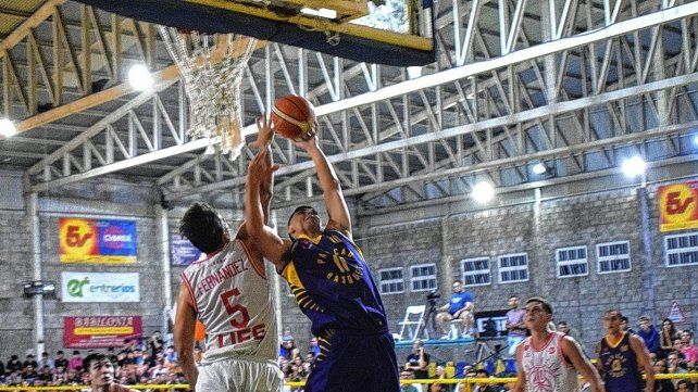 Paracao resignó su condición de líder e invicto