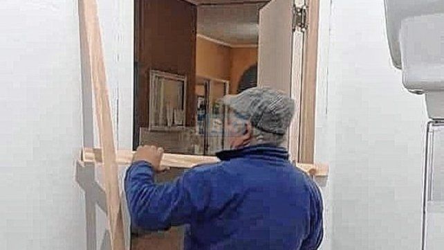 Tareas. De acondicionamiento de puertas de plomo y cubierta de melamina de la sala de funcionamiento del nuevo Mamógrafo que posee el nosocomio.