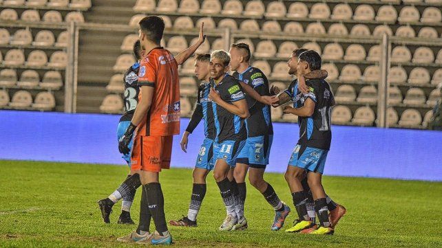 Almagro derrotó a Excursionistas y clasificó a los octavos de final. Almagro derrotó a Excursionistas y clasificó a los octavos de final.