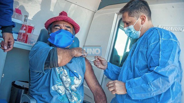 Jornada de vacunación en el volcadero de Paraná. Inocularon con dosis de Cansino.