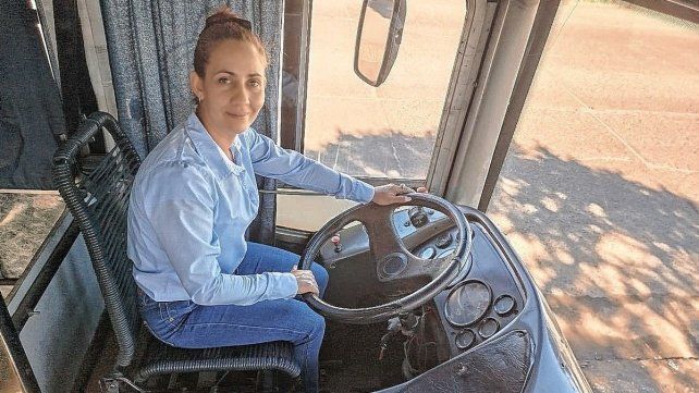 Sabrina es la única mujer chofer de colectivo en Concordia. Sabrina es la única mujer chofer de colectivo en Concordia.