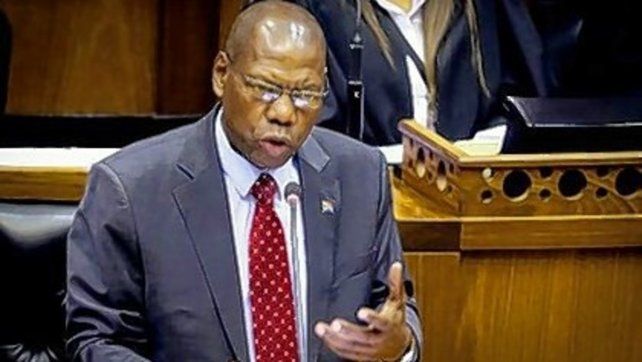 El ministro Zweli Mkhize dio a conocer la variante del coronavirus.