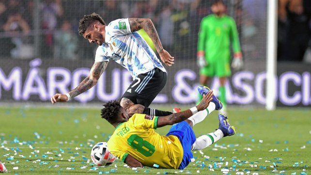 El partido fue muy disputado en el mediocampo y parejo en líneas generales.