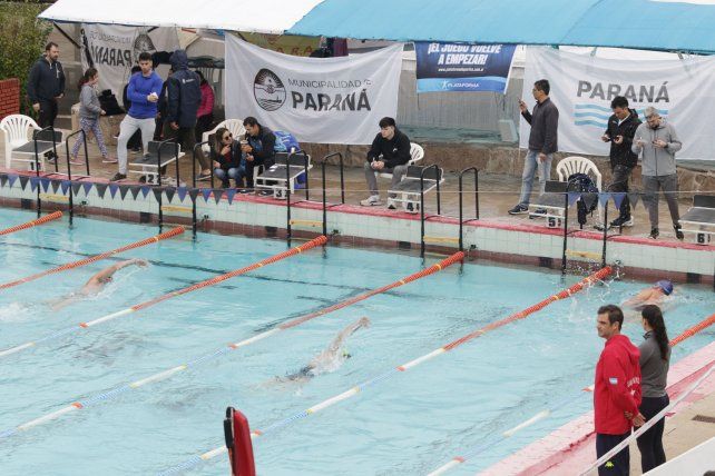 La competencia fue en la pileta de afuera de la entidad de Paraná. La competencia fue en la pileta de afuera de la entidad de Paraná.