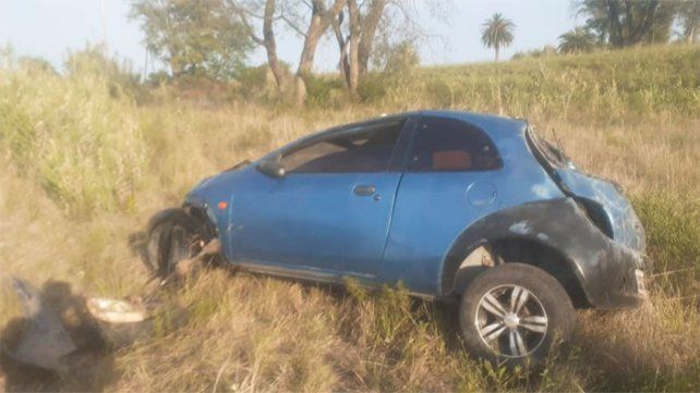 Perdió el control de su auto y volcó sobre Ruta 2