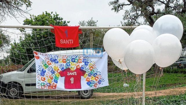 Santino Romero: Sentido homenaje en el patio de su abuela. Santino Romero: Sentido homenaje en el patio de su abuela.