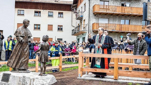 El Papa de la sonrisa. Tiene un monumento en su honor en la bonita ciudad de Canale d