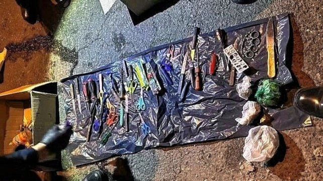 En la requisa se secuestraron varios elementos punzantes. En la requisa se secuestraron varios elementos punzantes.