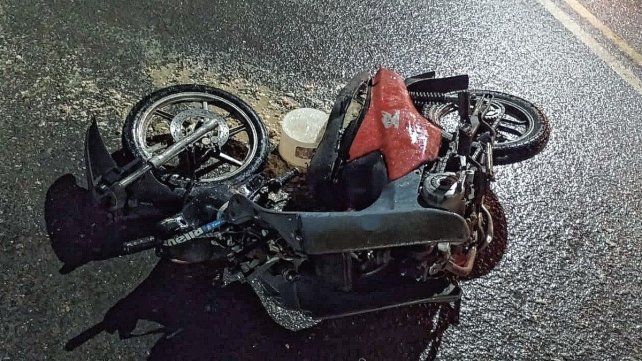 La acompañante del conductor de la moto fue hospitalizada. La acompañante del conductor de la moto fue hospitalizada.
