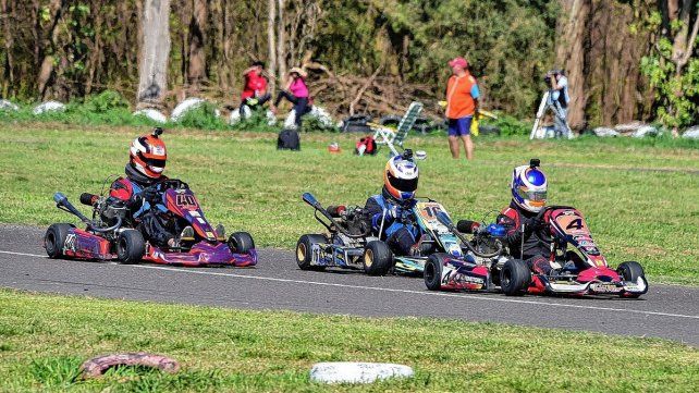 Unos 152 karts se presentaron en Gualeguay. Unos 152 karts se presentaron en Gualeguay.
