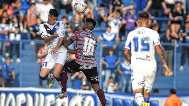 De la mano de los cambios de Sergio Rondina, Central Córdoba derrotó 2 a 1 a Vélez en el Amalfitani.
