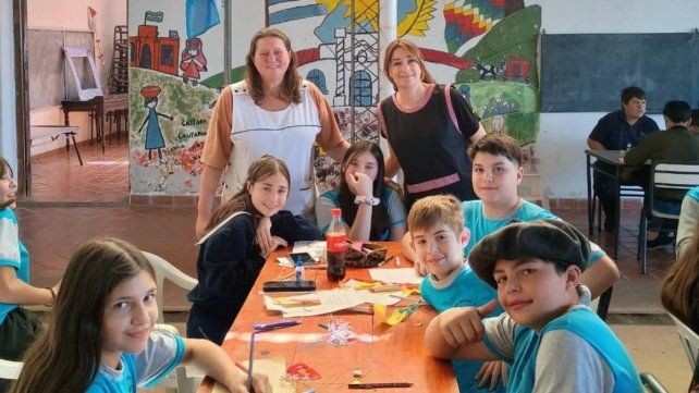 La escuela de Colonia Nueva fue creada para dar continuidad escolar a los chicos que culminaban la escuela primaria N° 40 La escuela de Colonia Nueva fue creada para dar continuidad escolar a los chicos que culminaban la escuela primaria N° 40