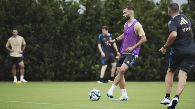 Germán Pezzella, de River, alternó con Lisandro Martínez en el entrenamiento. Germán Pezzella, de River, alternó con Lisandro Martínez en el entrenamiento.