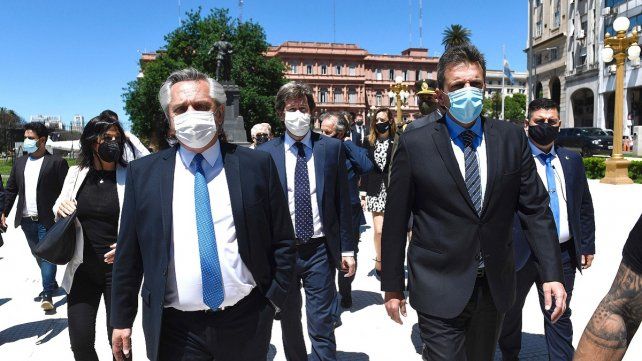 Fernández y Massa fueron a pie desde la Casa Rosada hacia el Centro Cultural Kirchner.