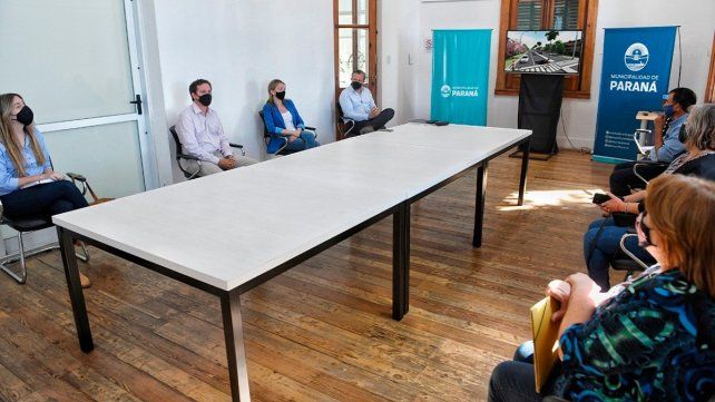 El intendente de Paraná presentó la obra a las vecinales de la zona.