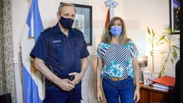 El jefe de la Policía de Entre Ríos, Maslein, y la ministra Rosario Romero, políticamente a cargo de la fuerza