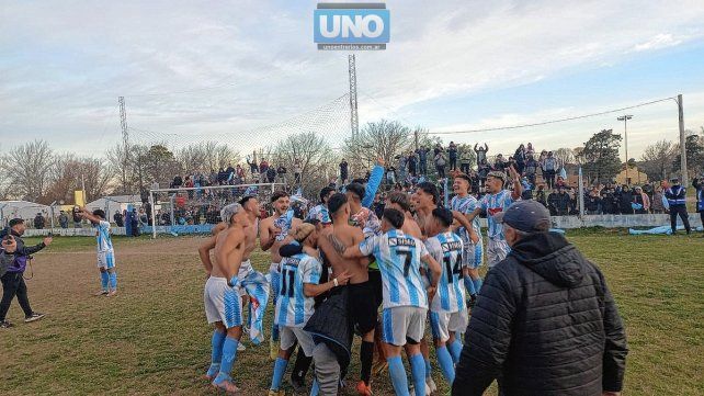 Belgrano se consagró campeón de la liga paranaense de fútbol. Belgrano se consagró campeón de la liga paranaense de fútbol.