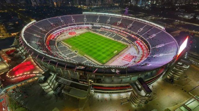 River es local de San Lorenzo en el Más Monumental. River es local de San Lorenzo en el Más Monumental.