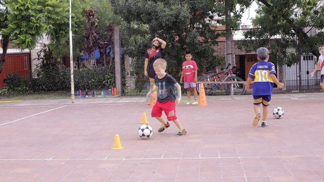 Los peques dieron sus primeros pasos en el futsal
