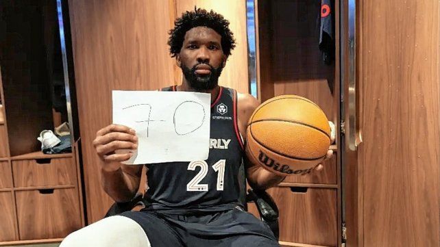 Joel Embiid marcó 70 puntos y fue récord de anotación Joel Embiid marcó 70 puntos y fue récord de anotación