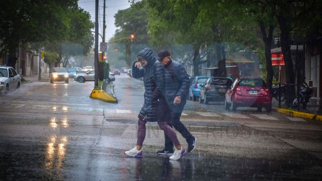Protección Civil de la Municipalidad interviene en los distintos barrios de la ciudad ante los 70 milímetros de agua caída durante las últimas horas. Protección Civil de la Municipalidad interviene en los distintos barrios de la ciudad ante los 70 milímetros de agua caída durante las últimas horas. 