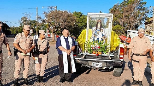 La Paz. En Prefectura Naval se realizó una parada para bendecir a los agentes.
