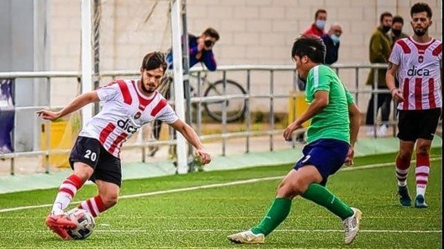 Álvaro Holzheier actua como delantero