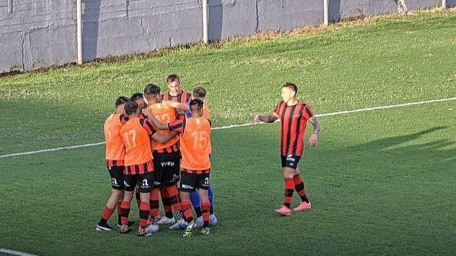 Los jugadores de Patronato festejan el tercer gol ante Los Andes. Los jugadores de Patronato festejan el tercer gol ante Los Andes.