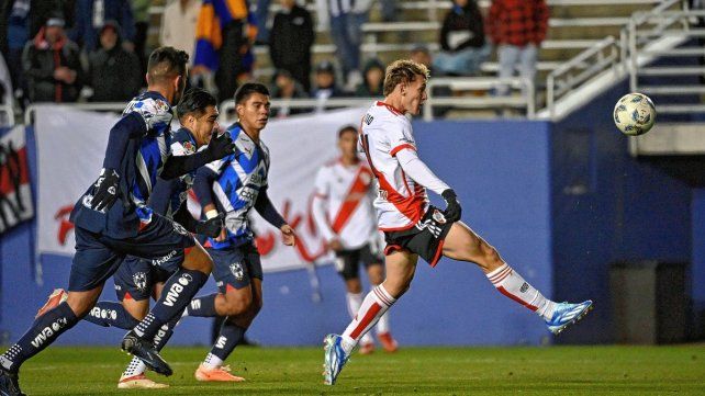 Facundo Colidio tuvo una oportunidad, pero su envió por arriba lo contuvo el arquero de Monterrey. Facundo Colidio tuvo una oportunidad, pero su envió por arriba lo contuvo el arquero de Monterrey.