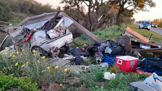 Una familia sufrió un violento despiste en la ruta 12. Una familia sufrió un violento despiste en la ruta 12.