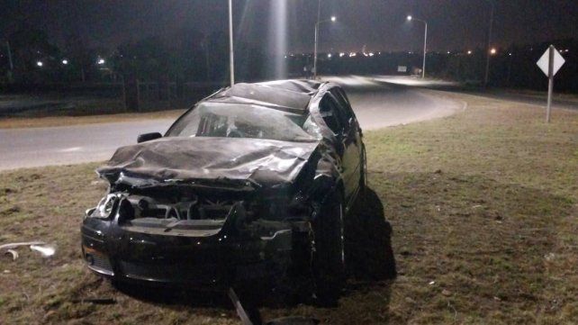 El hecho ocurrió este sábado por la madrugada en Acceso Norte a Paraná. El vehículo circulaba a gran velocidad y mordió la banquina El hecho ocurrió este sábado por la madrugada en Acceso Norte a Paraná. El vehículo circulaba a gran velocidad y mordió la banquina