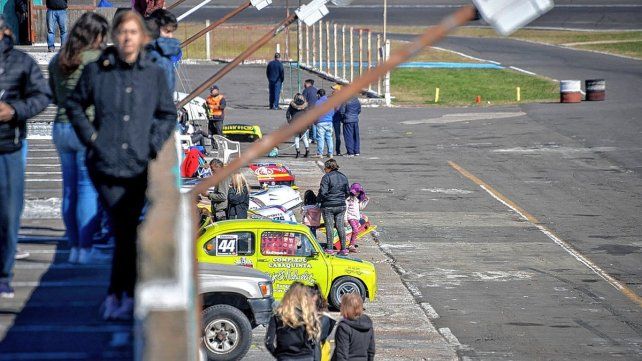Las Categorías Provinciales corren en el Club de Volantes Entrerrianos.