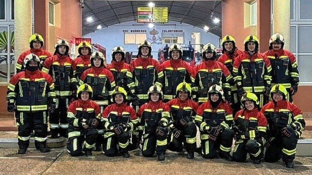 Los trajes de los Bomberos Voluntarios de Villa Elisa son de última generación y brindan mayor protección. Los trajes de los Bomberos Voluntarios de Villa Elisa son de última generación y brindan mayor protección.
