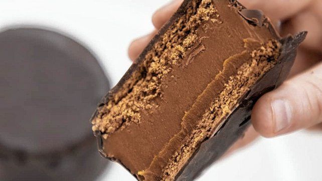 Los alfajores que competirán en el Mundial tienen abundante relleno.