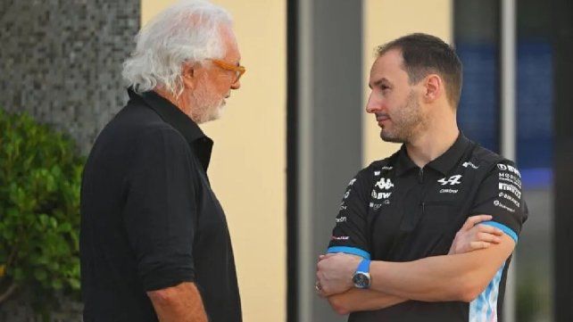 Oliver Oakes presentó su renuncia como jefe de equipo en Alpine y el italiano Flavio Briatore ahora será asesor y además asumirá su rol en la estructura. Oliver Oakes presentó su renuncia como jefe de equipo en Alpine y el italiano Flavio Briatore ahora será asesor y además asumirá su rol en la estructura.