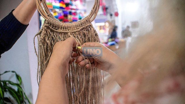 En Patry-Lan hace más de 20 años que se dictan cursos y hay una larga lista de espera. Macramé y bordado, los más buscados