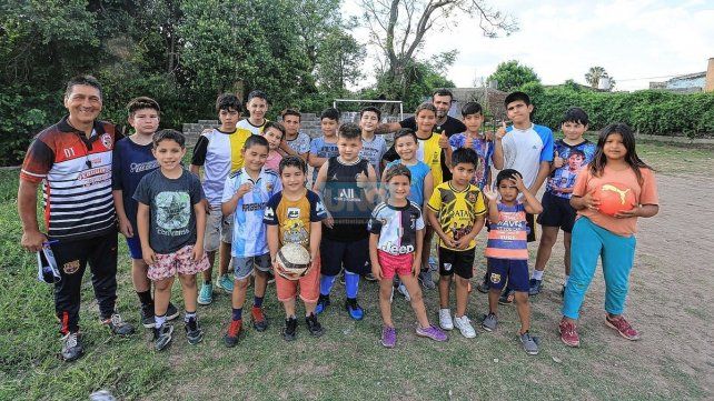 El objetivo de la agrupación es sacar a las infancias de la calle mediante el deporte.