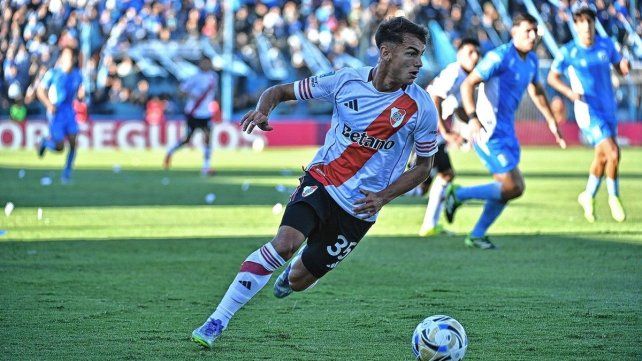 River juega ante Estudiantes en Río Cuarto por el Apertura. River juega ante Estudiantes en Río Cuarto por el Apertura.