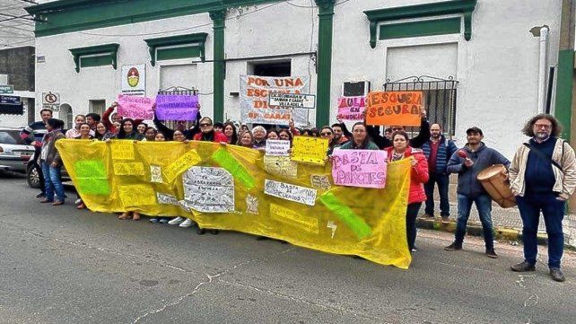 Reclamo de escuela Damián P. Garat en Concordia.
