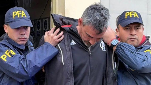 Bebote Álvarez, otra vez preso: lo vinculan a una banda de narcotraficantes. Bebote Álvarez, otra vez preso: lo vinculan a una banda de narcotraficantes.