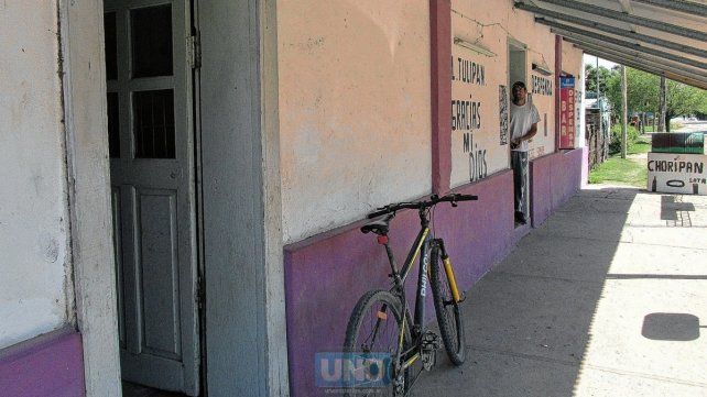 El Bar el Tulipán, de Pueblo Brugo, tiene 50 años y funciona en la que fue la casa del fundador de la localidad.