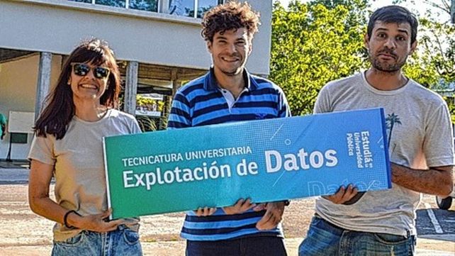 La Tecnicatura. Universitaria en Procesamiento y Explotación de Datos de la FIUNER tiene sus primeros egresados. La Tecnicatura. Universitaria en Procesamiento y Explotación de Datos de la FIUNER tiene sus primeros egresados.