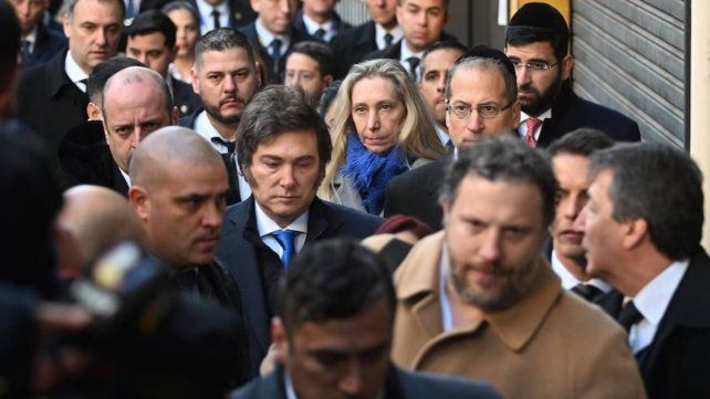 El presidente Javier Milei y su hermana y secretaria de la presidencia participan del acto por AMIA. El presidente Javier Milei y su hermana y secretaria de la presidencia participan del acto por AMIA.
