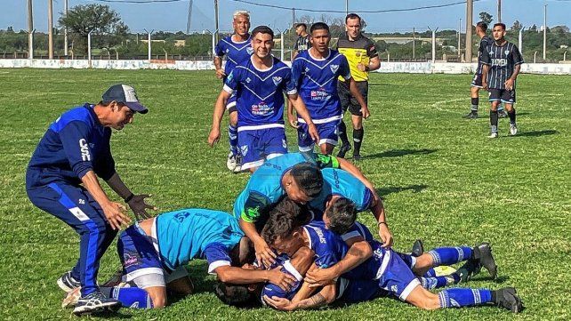 Sportivo Urquiza golpeó primero en el clásico que protagonizó ante Peñarol. Sportivo Urquiza golpeó primero en el clásico que protagonizó ante Peñarol.