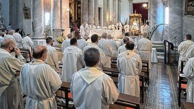 Sacerdotes. "Le pido al Señor que renueve nuestro fervor y entrega, purifique nuestros pecados e infunda una vez más al anhelo de santidad:
