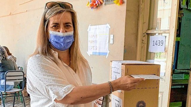 La candidata a diputada nacional de la Lista 502 Juntos por Entre Ríos, Marcela Ántola votó en la escuela Normal de Gualeguay por las Elecciones Legislativas 2021.